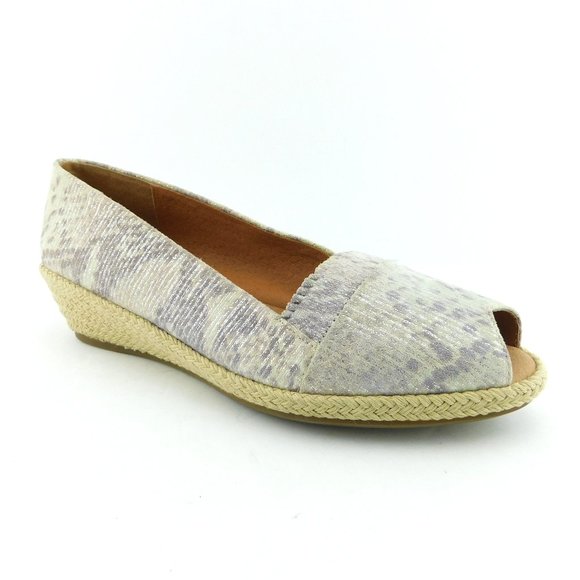 Unworn GENTLE SOULS  Shimmer Leather Ruffle Peep Toe Espadrille Wedge Heels 8.5 - Picture 2 of 9